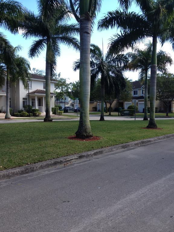 Speedway Blvd Townhouse Villa Homestead Exterior photo